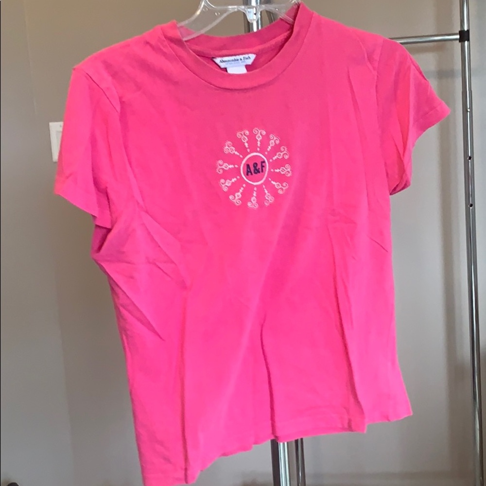 A&F graphic tee✨